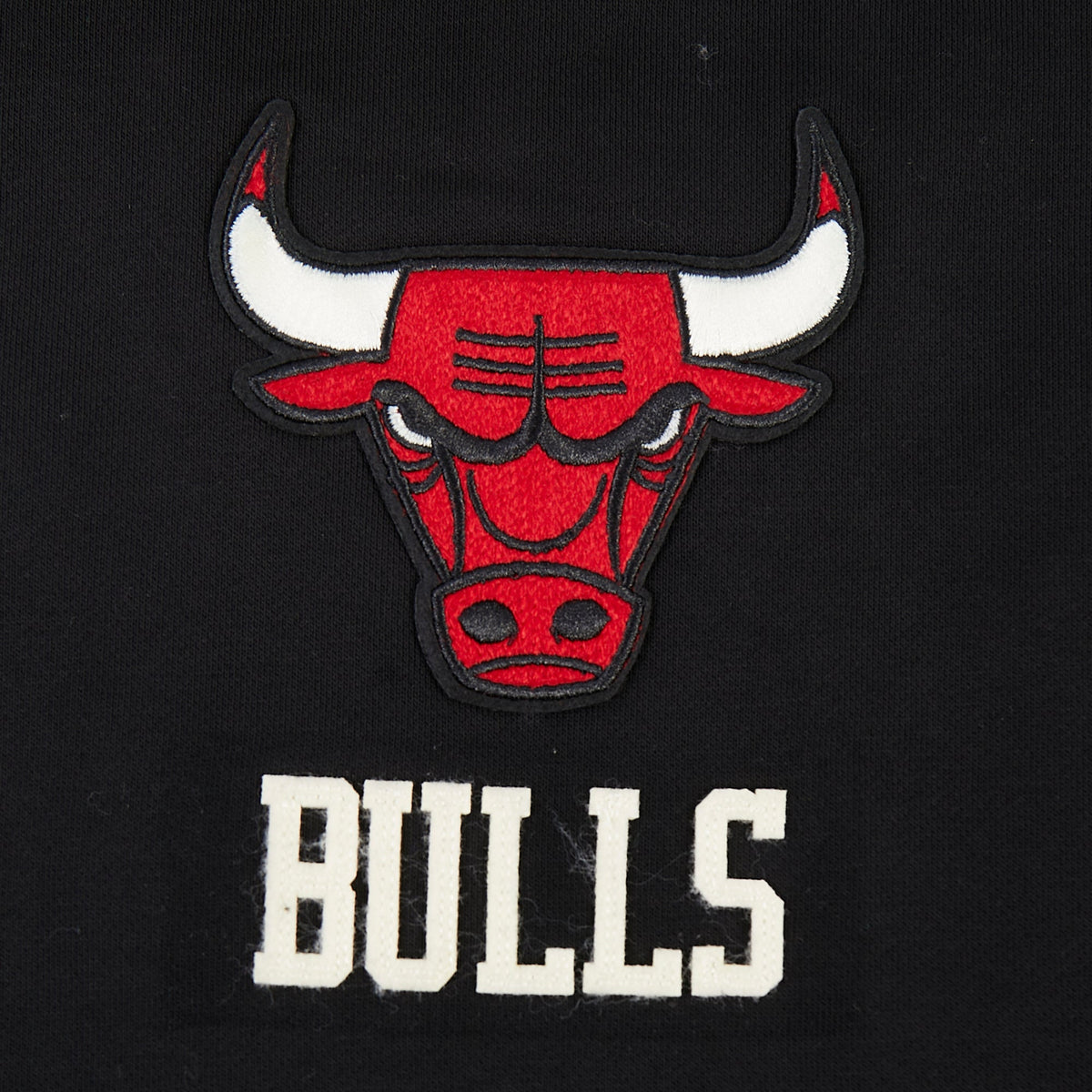 NBA CHICAGO BULLS MODERN ORIGINALS WOMEN'S FLC CROPPED PO HOODIE (BLACK)