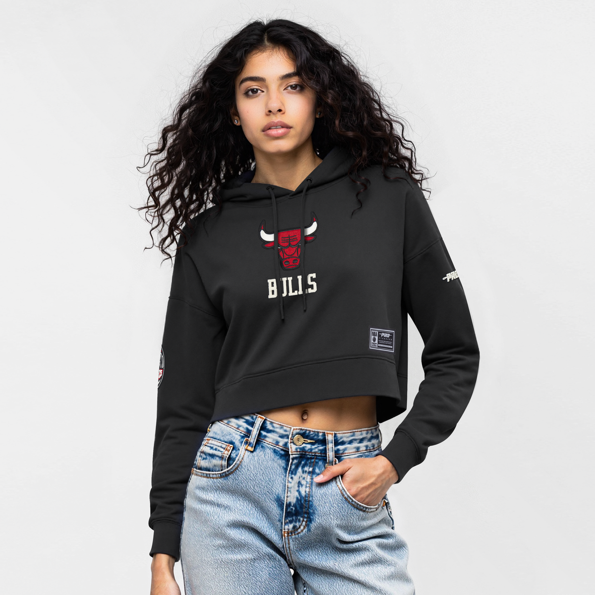 NBA CHICAGO BULLS MODERN ORIGINALS WOMEN'S FLC CROPPED PO HOODIE (BLACK)