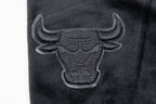 NBA CHICAGO BULLS TRIPLE BLACK CHANDAIL À CAPUCHON EN VELOURS À GLISSIÈRE POUR FEMME (TRIPLE NOIR)