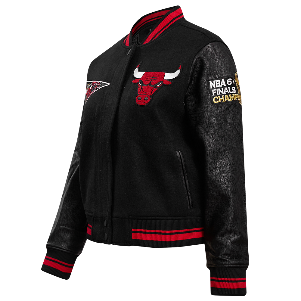 NBA CHICAGO BULLS RETRO CLASSIC BLOUSON COLLÉGIAL EN LAINE À BORDS CÔTELÉS POUR FEMME (NOIR/ROUGE)