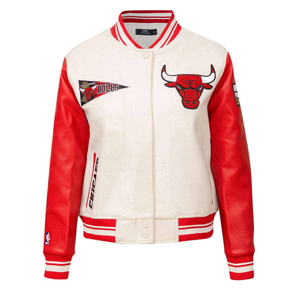 NBA CHICAGO BULLS RETRO CLASSIC BLOUSON COLLÉGIAL EN LAINE À BORDS CÔTELÉS POUR FEMME (COQUILLE D'ŒUF/ROUGE)