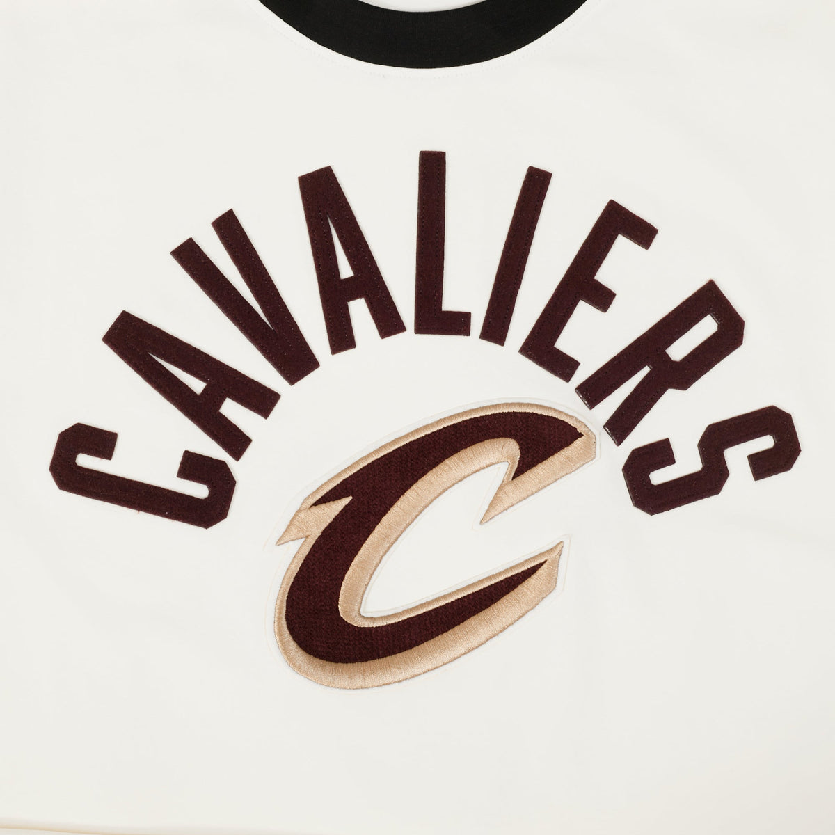 NBA CLEVELAND CAVALIERS MODERN ORIGINALS MEN'S RINGER TEE (EGGSHELL/ BLACK)
