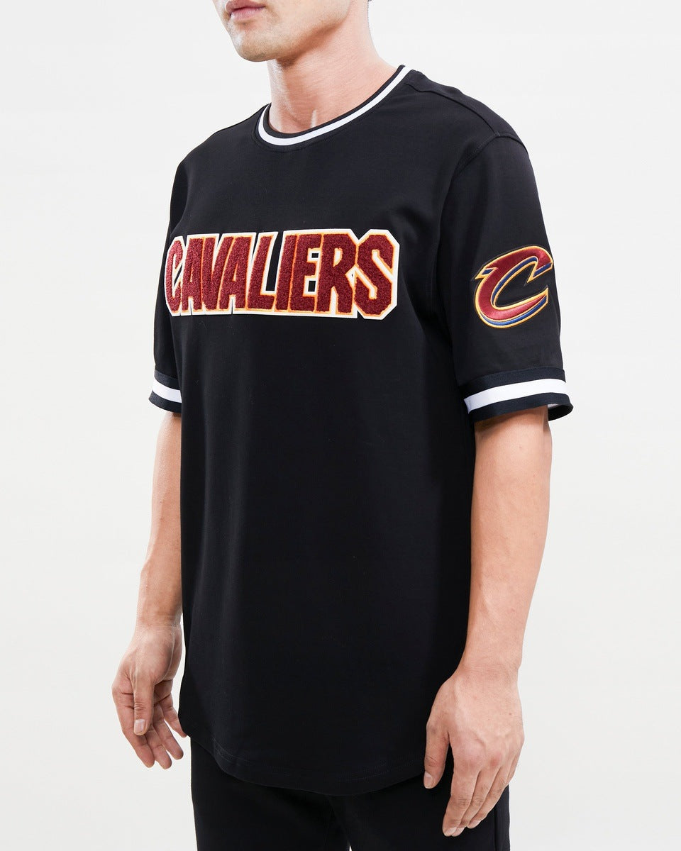 NBA CLEVELAND CAVALIERS CLASSIC CHENILLE MEN'S TEE (BLACK)