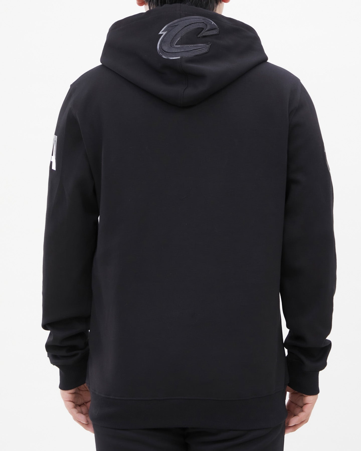 NBA CLEVELAND CAVALIERS TRIPLE BLACK MEN'S PULLOVER HOODIE (TRIPLE BLACK)