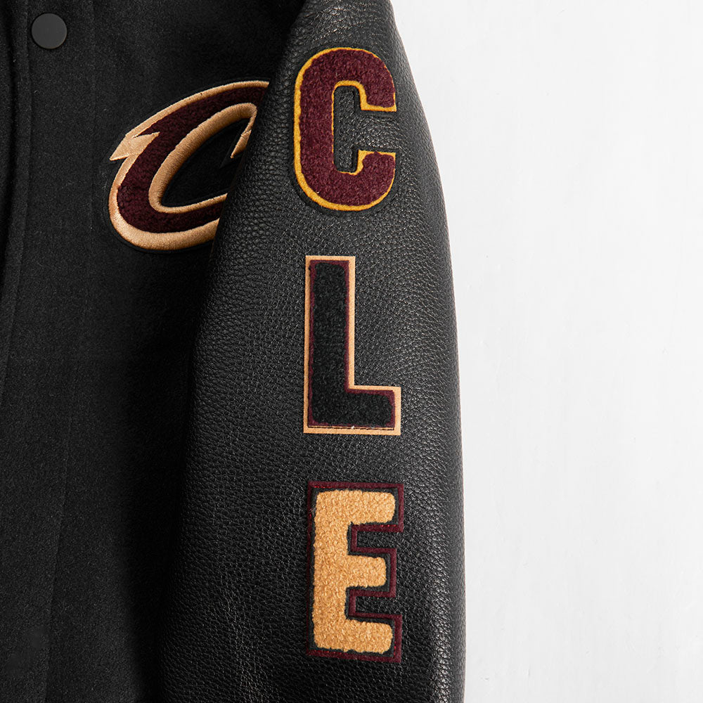 NBA CLEVELAND CAVALIERS CLASSIC BLOUSON COLLÉGIAL EN LAINE POUR GARÇON BAMBIN (NOIR DE JAIS)