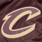 NBA CLEVELAND CAVALIERS CLASSIC BLOUSON EN SATIN POUR FEMME (LIE-DE-VIN)