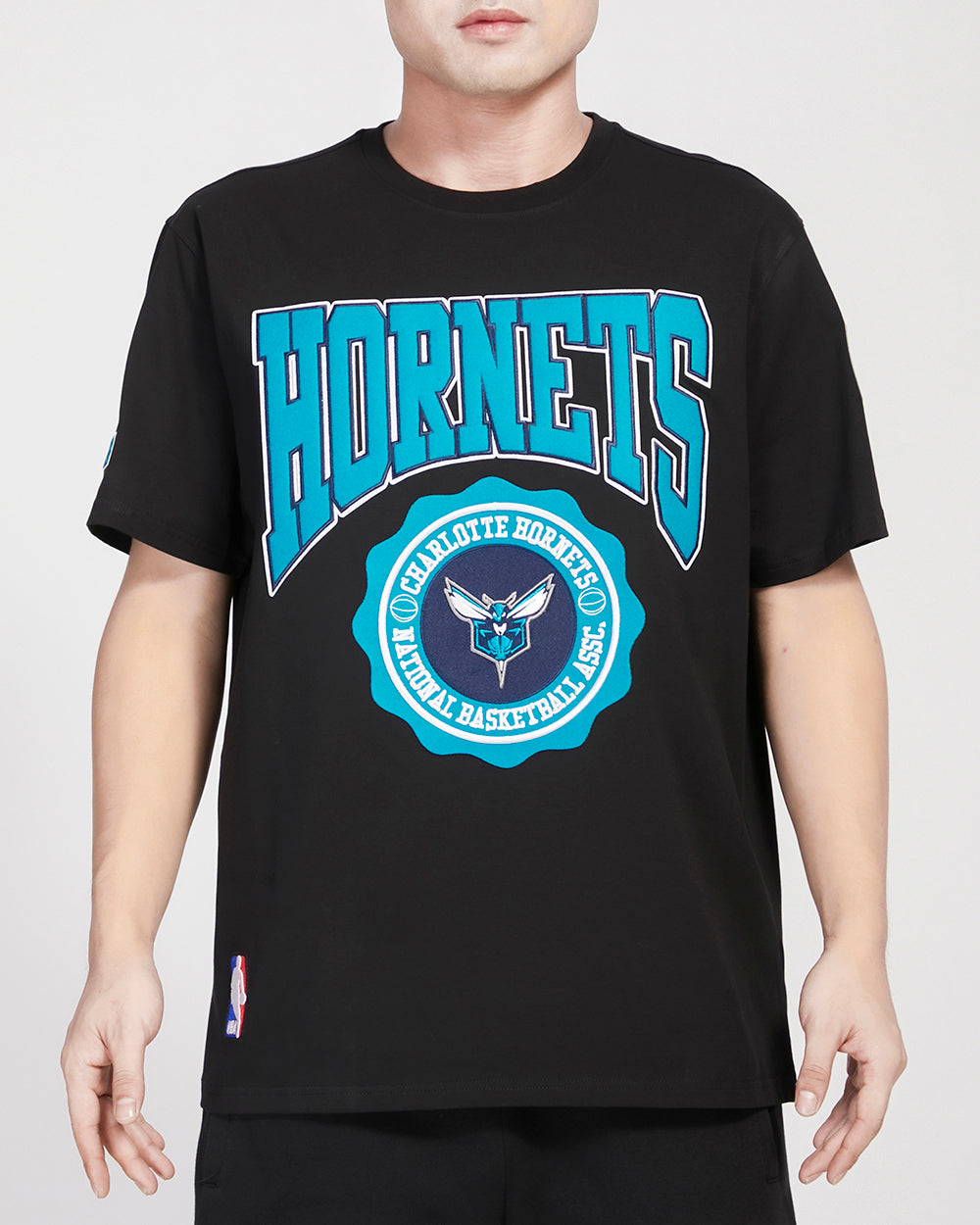 NBA CHARLOTTE HORNETS CREST EMBLEM MEN'S TEE (BLACK)