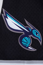 NBA CHARLOTTE HORNETS SCRIPT TAIL CHEMISE BOUTONNÉE EN FILET POUR HOMME (NOIR/GRIS)