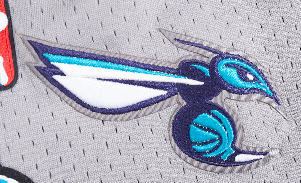 NBA CHARLOTTE HORNETS SCRIPT TAIL SHORT EN MAILLE DOUBLE 2.0 POUR HOMME (NOIR/GRIS)