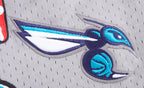 NBA CHARLOTTE HORNETS SCRIPT TAIL SHORT EN MAILLE DOUBLE 2.0 POUR HOMME (NOIR/GRIS)