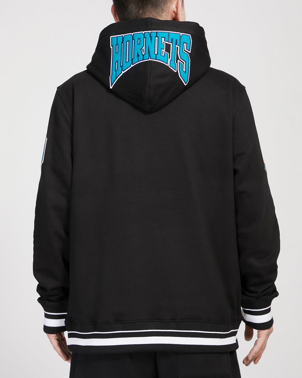 Sweat à capuche côtelé pour homme avec écusson des Charlotte Hornets de la NBA (noir)