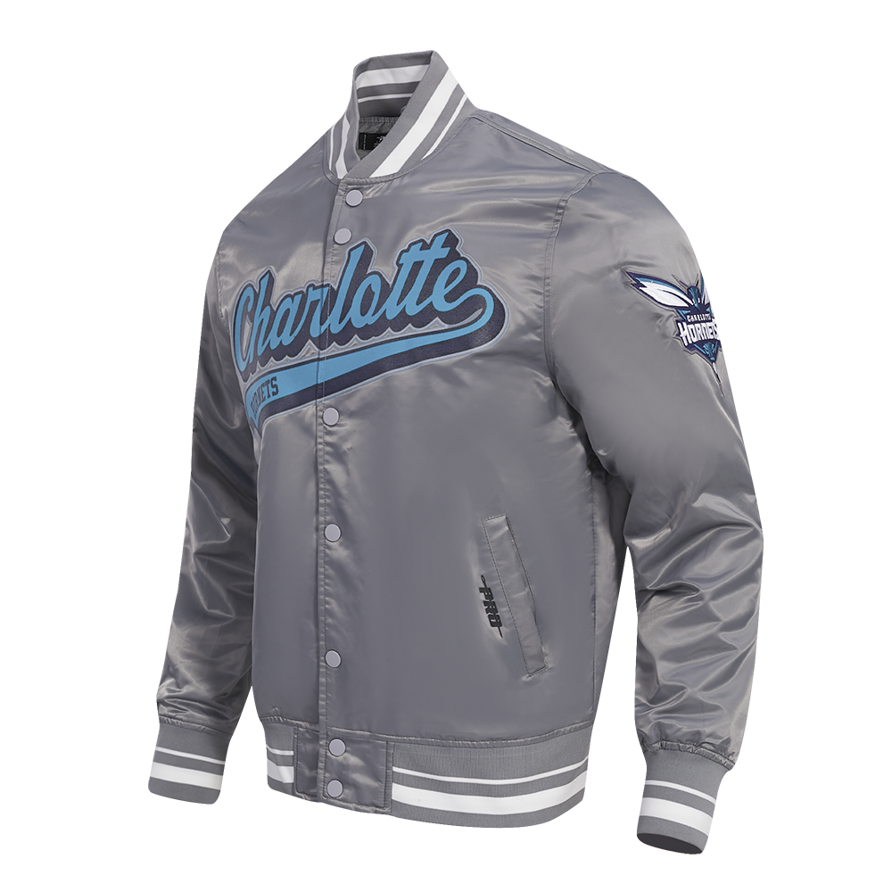 NBA CHARLOTTE HORNETS SCRIPT TAIL BLOUSON EN SATIN POUR HOMME (GRIS)