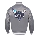 NBA CHARLOTTE HORNETS SCRIPT TAIL BLOUSON EN SATIN POUR HOMME (GRIS)