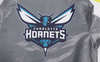 NBA CHARLOTTE HORNETS SCRIPT TAIL BLOUSON EN SATIN POUR HOMME (GRIS)
