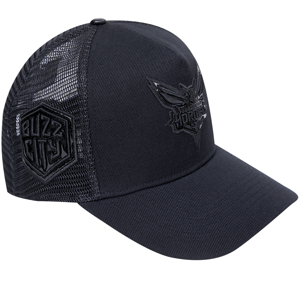 NBA CHARLOTTE HORNETS BLACK OUT CLASSIC PINCH FRONT TRUCKER (BLACK)
