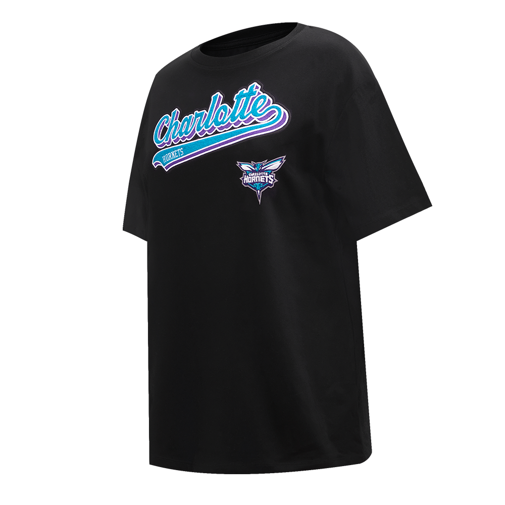 NBA CHARLOTTE HORNETS SCRIPT TAIL T-SHIRT DE COUPE BOYFRIEND POUR FEMME (NOIR)