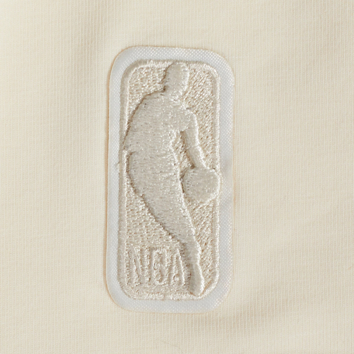 NBA CHARLOTTE HORNETS NEUTRAL T-SHIRT À COUPE CARRÉE POUR FEMME (COQUILLE D'ŒUF)