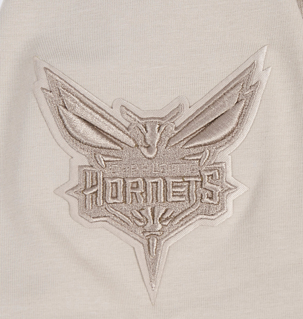NBA CHARLOTTE HORNETS NEUTRAL T-SHIRT À COUPE CARRÉE POUR FEMME (TAUPE)