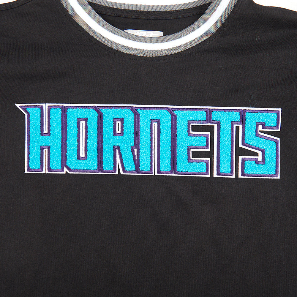 NBA CHARLOTTE HORNETS CLASSIC T-SHIRT CÔTELÉ RAYÉ À MANCHES COURTES POUR GARÇON JUNIOR (NOIR/GRIS)