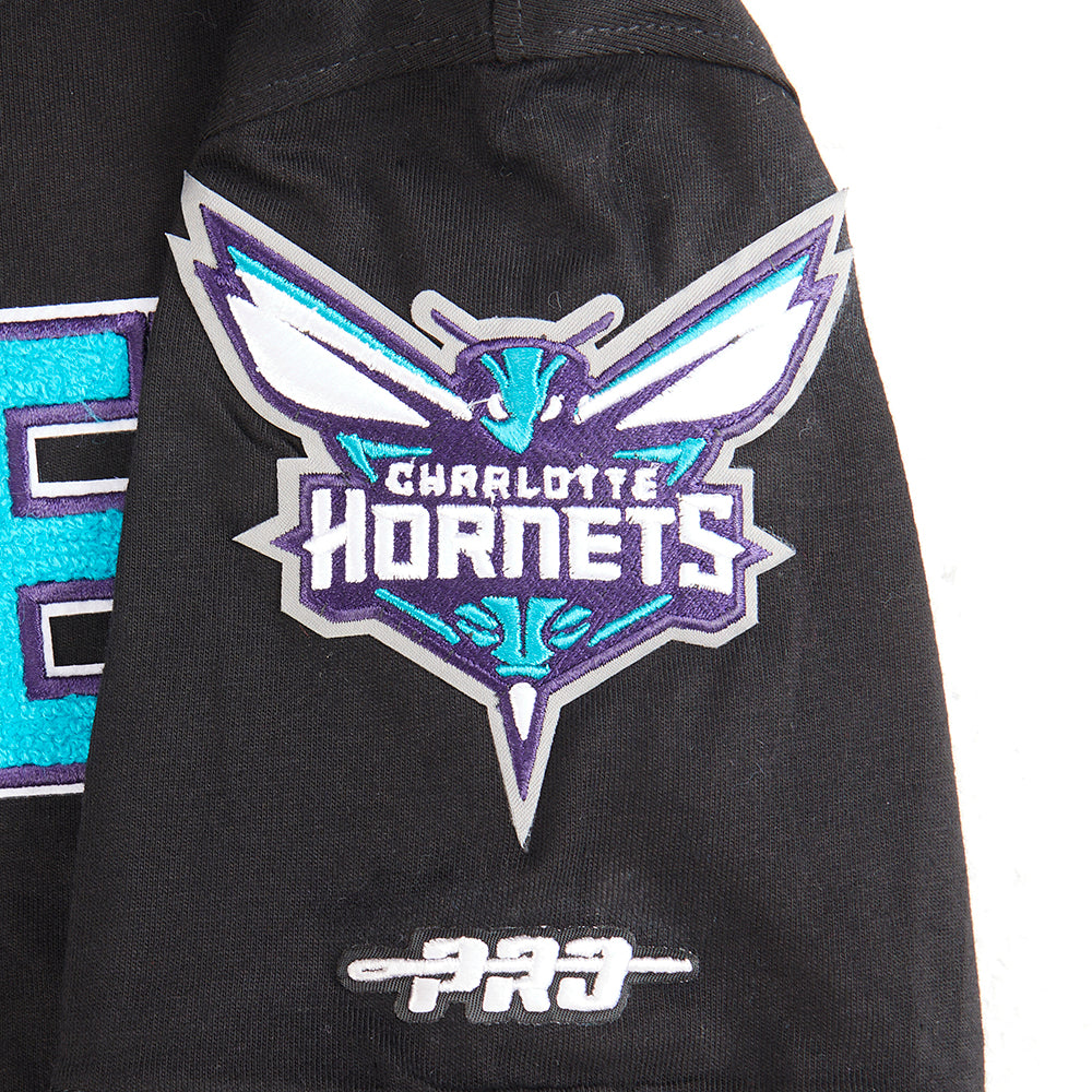 NBA CHARLOTTE HORNETS CLASSIC T-SHIRT CÔTELÉ RAYÉ À MANCHES COURTES POUR GARÇON JUNIOR (NOIR/GRIS)