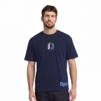 NBA DALLAS MAVERICKS WINGSPAN MEN'S CJ DROP SHOULDER TEE (MIDNIGHT NAVY)