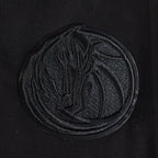 NBA DALLAS MAVERICKS TRIPLE BLACK CHANDAIL À CAPUCHON EN MOLLETON POUR GARÇON JUNIOR (NOIR)