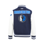 NBA DALLAS MAVERICKS RETRO CLASSIC BLOUSON COLLÉGIAL EN LAINE À BORDS CÔTELÉS POUR GARÇON JUNIOR (MARINE MINUIT/BLANC)