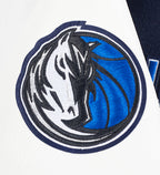 NBA DALLAS MAVERICKS RETRO CLASSIC BLOUSON COLLÉGIAL EN LAINE À BORDS CÔTELÉS POUR GARÇON JUNIOR (MARINE MINUIT/BLANC)