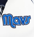 NBA DALLAS MAVERICKS RETRO CLASSIC BLOUSON COLLÉGIAL EN LAINE À BORDS CÔTELÉS POUR GARÇON JUNIOR (MARINE MINUIT/BLANC)