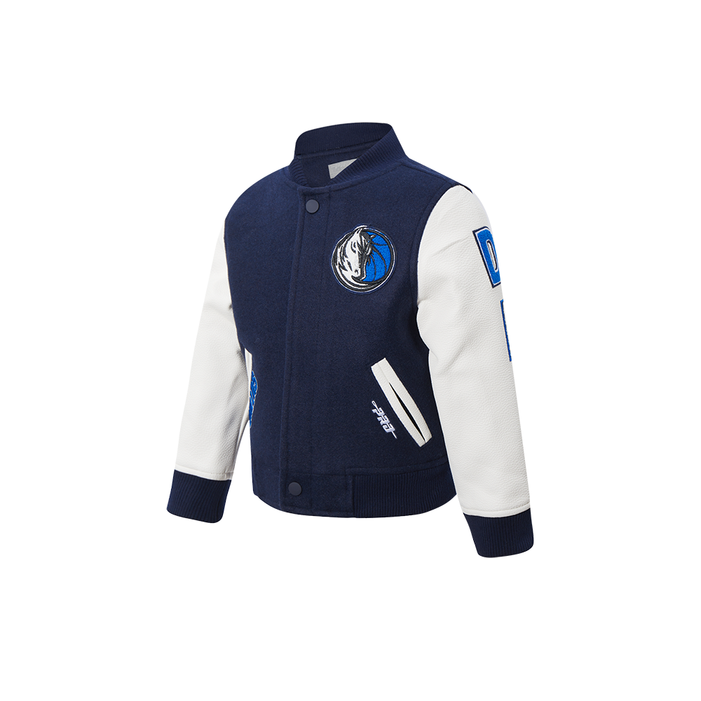 NBA DALLAS MAVERICKS CLASSIC BLOUSON COLLÉGIAL EN LAINE POUR GARÇON BAMBIN (MARINE MINUIT/BLANC)