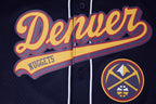 NBA DENVER NUGGETS SCRIPT TAIL CHEMISE BOUTONNÉE EN FILET POUR HOMME (MARINE MINUIT)