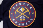 NBA DENVER NUGGETS SCRIPT TAIL CHEMISE BOUTONNÉE EN FILET POUR HOMME (MARINE MINUIT)