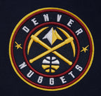 NBA DENVER NUGGETS SCRIPT TAIL CHANDAIL À CAPUCHON EN MOLLETON CÔTELÉ POUR HOMME (MARINE MINUIT)