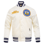 NBA DENVER NUGGETS RETRO CLASSIC BLOUSON EN SATIN À BORDS CÔTELÉS POUR HOMME (COQUILLE D'ŒUF/MARINE MINUIT)
