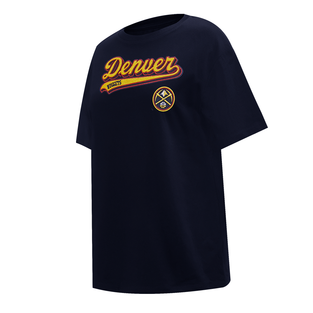 NBA DENVER NUGGETS SCRIPT TAIL T-SHIRT DE COUPE BOYFRIEND POUR FEMME (MARINE MINUIT)