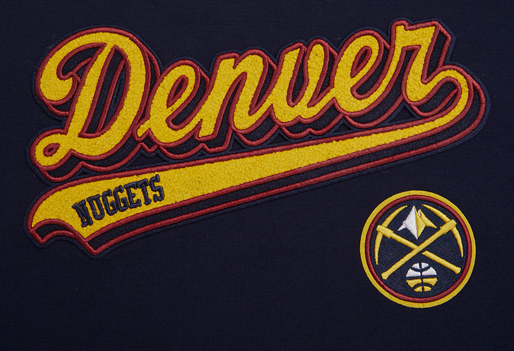 NBA DENVER NUGGETS SCRIPT TAIL T-SHIRT DE COUPE BOYFRIEND POUR FEMME (MARINE MINUIT)