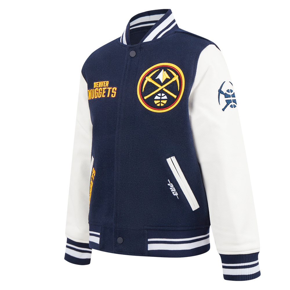NBA DENVER NUGGETS RETRO CLASSIC BLOUSON COLLÉGIAL EN LAINE À BORDS CÔTELÉS POUR GARÇON JUNIOR (MARINE MINUIT/BLANC)