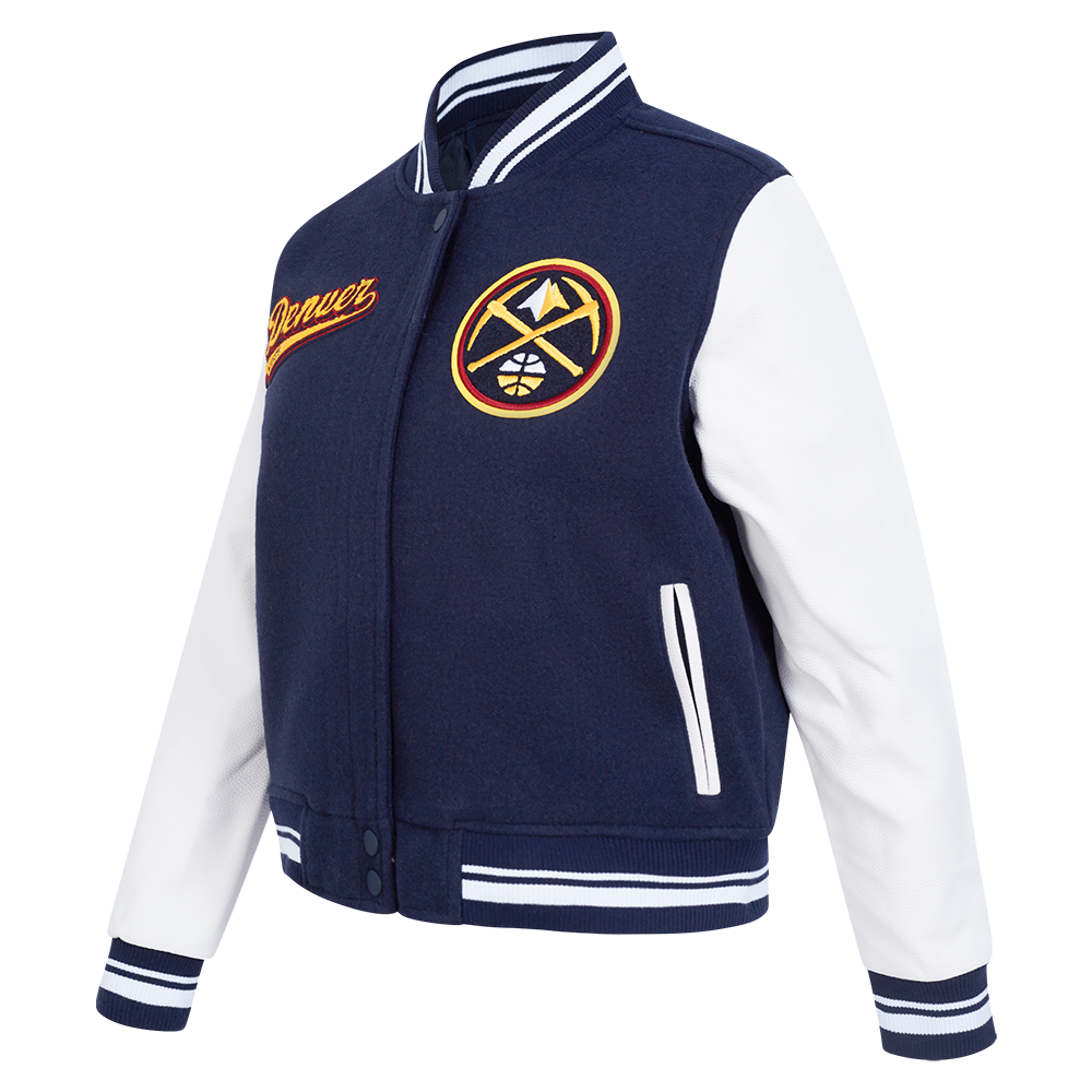 NBA DENVER NUGGETS SCRIPT TAIL BLOUSON COLLÉGIAL EN LAINE POUR FEMME (MARINE MINUIT/BLANC)