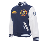 NBA DENVER NUGGETS RETRO CLASSIC BLOUSON COLLÉGIAL EN LAINE À BORDS CÔTELÉS POUR GARÇON ENFANT (MARINE MINUIT/BLANC)