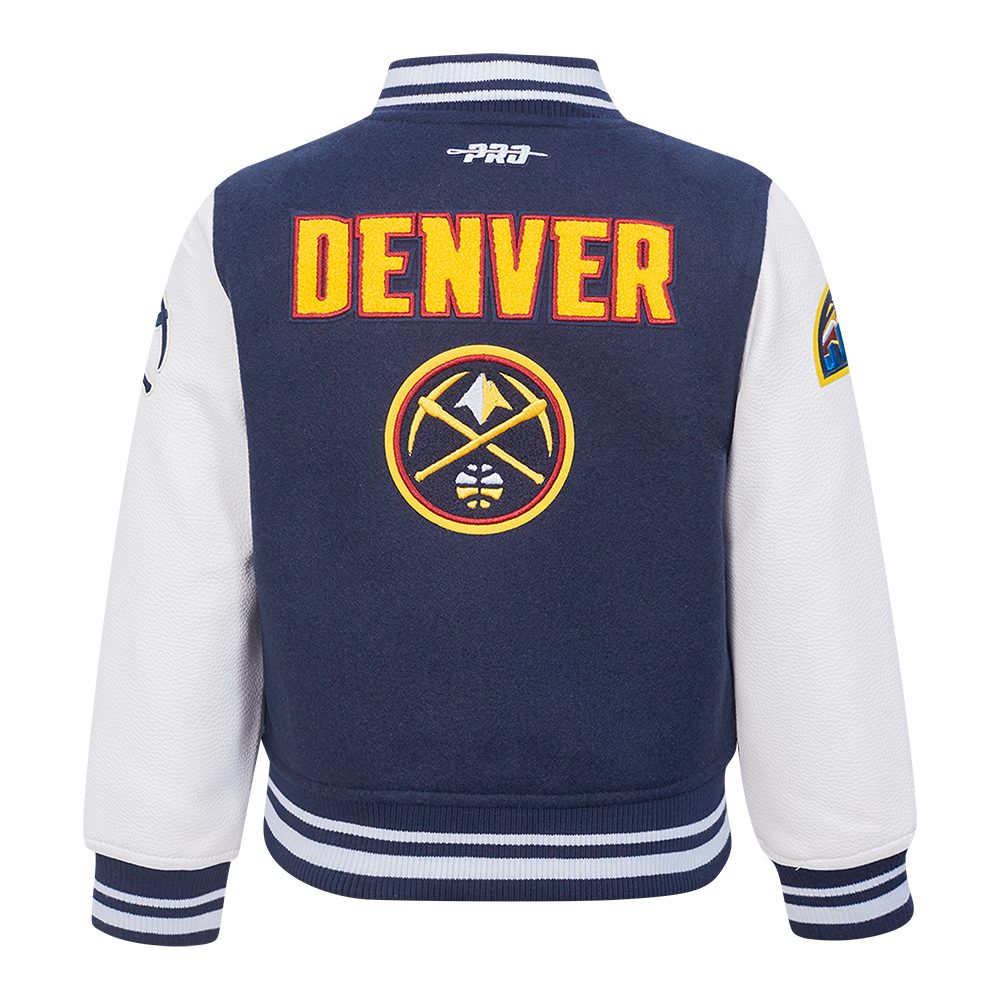 NBA DENVER NUGGETS RETRO CLASSIC BLOUSON COLLÉGIAL EN LAINE À BORDS CÔTELÉS POUR GARÇON ENFANT (MARINE MINUIT/BLANC)