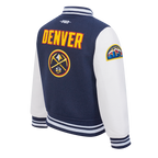 NBA DENVER NUGGETS RETRO CLASSIC BLOUSON COLLÉGIAL EN LAINE À BORDS CÔTELÉS POUR GARÇON ENFANT (MARINE MINUIT/BLANC)