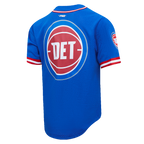 NBA DETROIT PISTONS SCRIPT TAIL CHEMISE BOUTONNÉE EN FILET POUR HOMME (BLEU ROYAL/ROUGE)