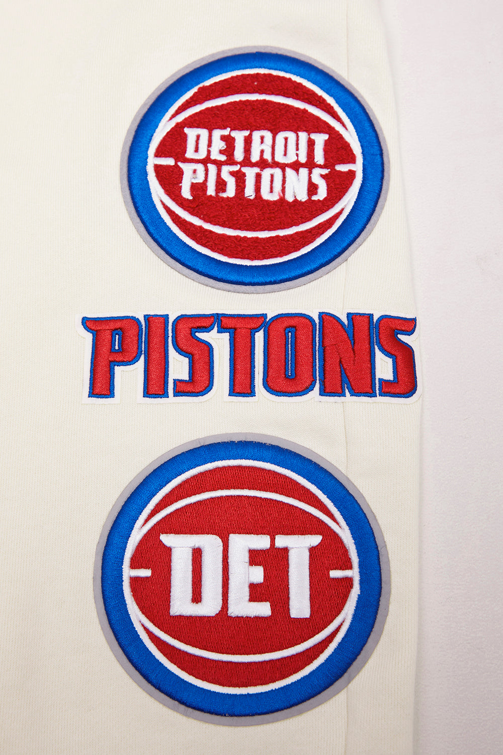 NBA DETROIT PISTONS RETRO CLASSIC PANTALON OUATÉ POUR HOMME (COQUILLE D'ŒUF/BLEU ROYAL)
