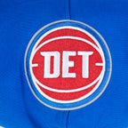 NBA DETROIT PISTONS CITY ARCH MEN'S FLC PO HOODIE (ROYAL BLUE)