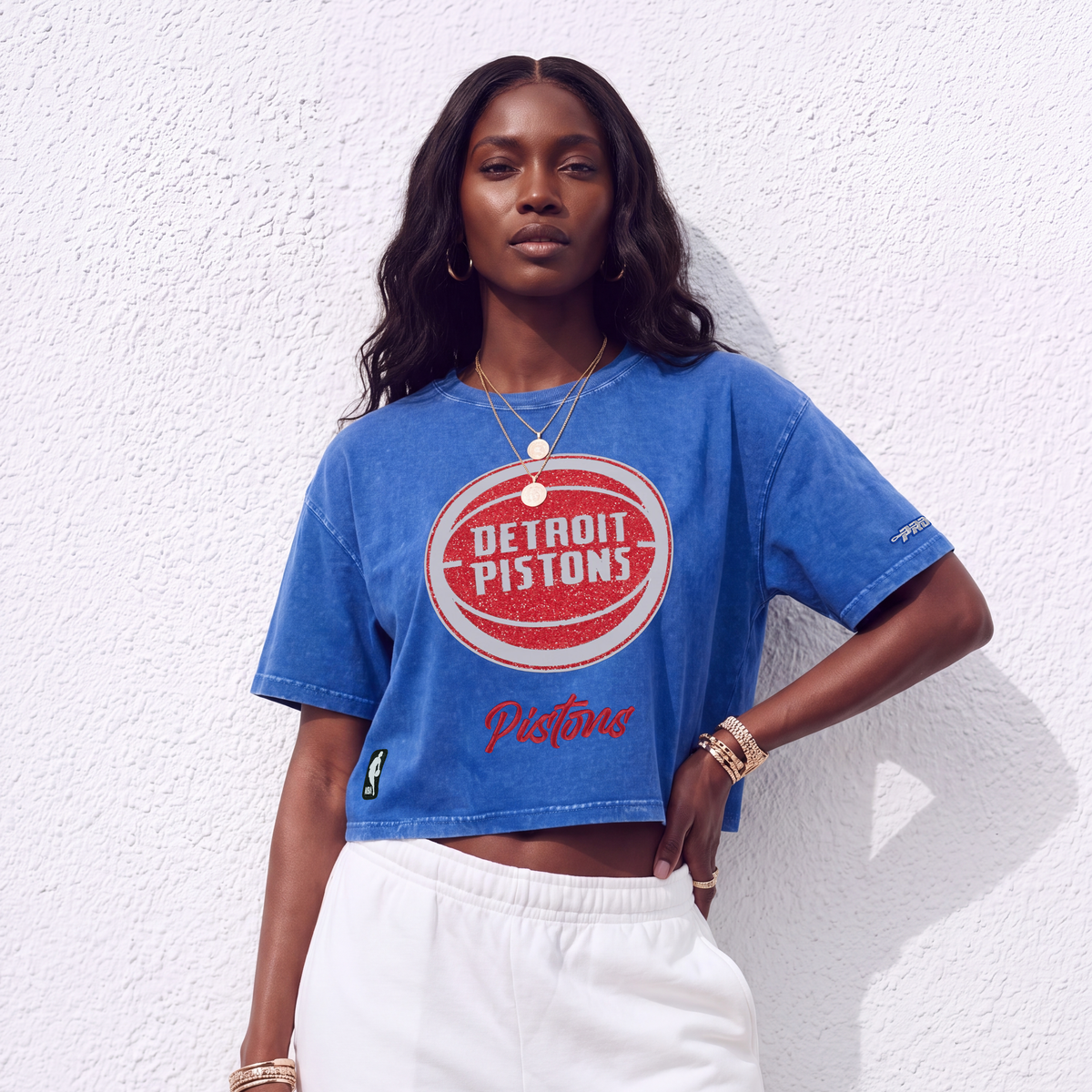 NBA DETROIT PISTONS TEAM CRYSTALLINE WOMEN'S S/S BOXY TEE (WASHED ROYAL BLUE)