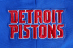NBA DETROIT PISTONS SCRIPT TAIL CHANDAIL À CAPUCHON COURT EN MOLLETON CÔTELÉ POUR FEMME (BLEU ROYAL/ROUGE)