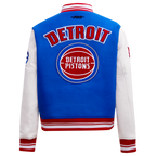 NBA DETROIT PISTONS RETRO CLASSIC BLOUSON COLLÉGIAL EN LAINE À BORDS CÔTELÉS POUR FEMME (BLEU ROYAL/ROUGE)