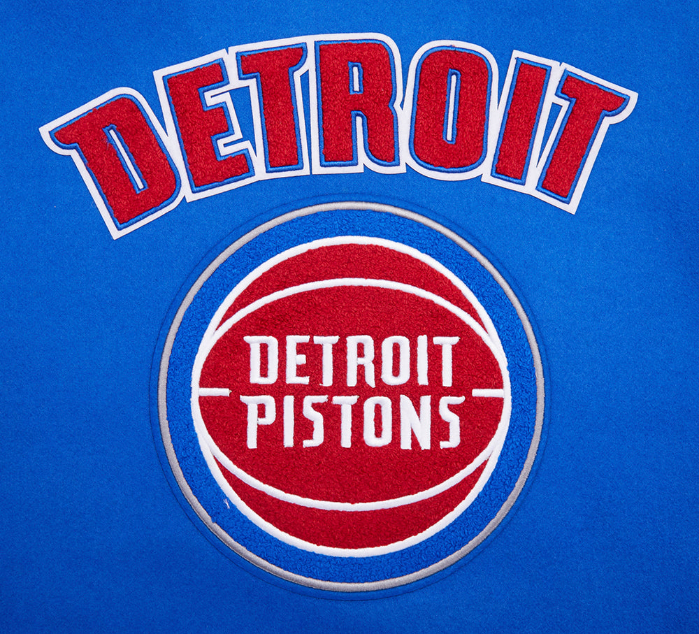 NBA DETROIT PISTONS RETRO CLASSIC BLOUSON COLLÉGIAL EN LAINE À BORDS CÔTELÉS POUR FEMME (BLEU ROYAL/ROUGE)