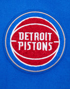 NBA DETROIT PISTONS RETRO CLASSIC BLOUSON COLLÉGIAL EN LAINE À BORDS CÔTELÉS POUR FEMME (BLEU ROYAL/ROUGE)