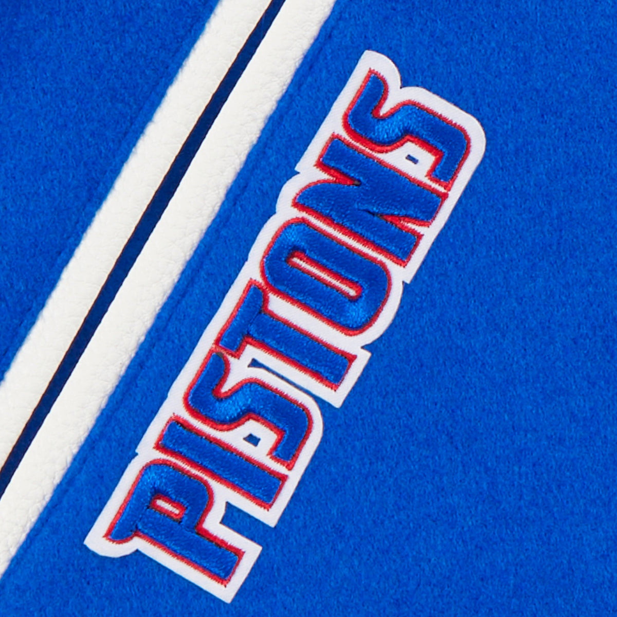 NBA DETROIT PISTONS CLASSIC BLOUSON COLLÉGIAL EN LAINE POUR GARÇON ENFANT (BLEU ROYAL/BLANC)
